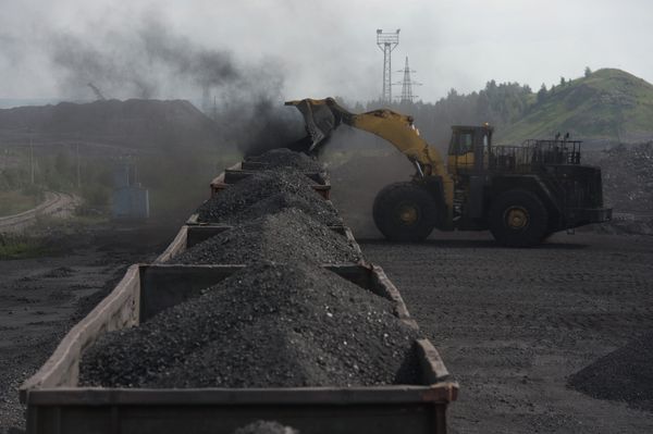 The self-proclaimed Donetsk People's Republic may begin the delivery of coal to Crimea later this week, the republic's Fuel and Energy Minister Alexei Granovsky said Wednesday. - Sputnik International