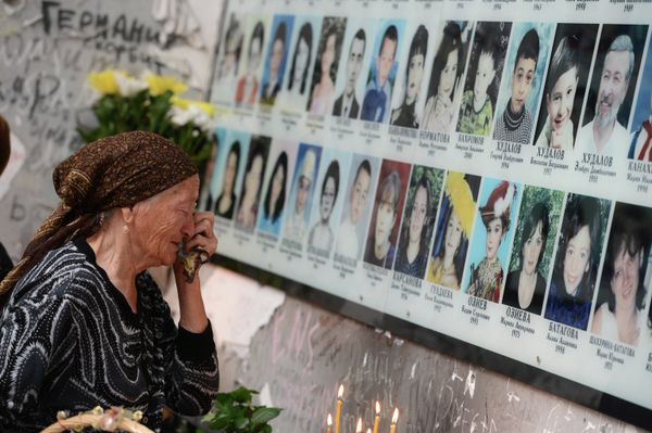 A woman cries during a commemorative event marking 10 years since the Beslan school siege at the memorial to the victims of the terrorist attack on September 1, 2004. - Sputnik International