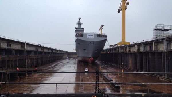 Launch of the Russian helicopter carrier vessel Vladivostok in France. - Sputnik International