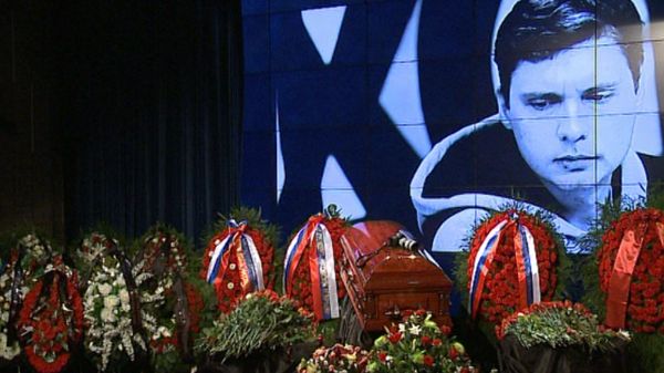 A farewell ceremony for Stenin was held Friday at the Rossiya Segodnya international press center for those wishing to pay their last respects to the photographer. - Sputnik International