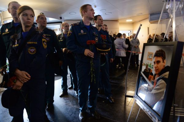Farewell Ceremony for Russian Photojournalist Andrei Stenin - Sputnik International