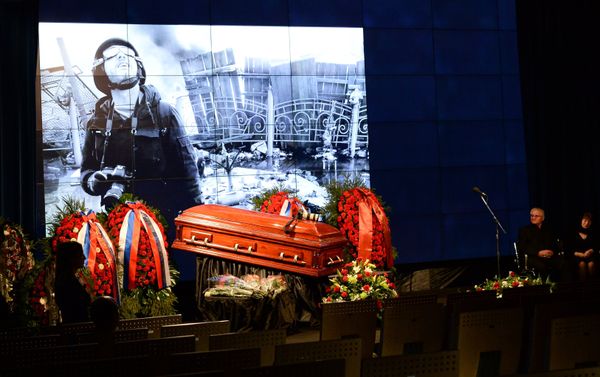 A farewell ceremony for Stenin was held Friday at the Rossiya Segodnya international press center for those wishing to pay their last respects to the photographer. - Sputnik International