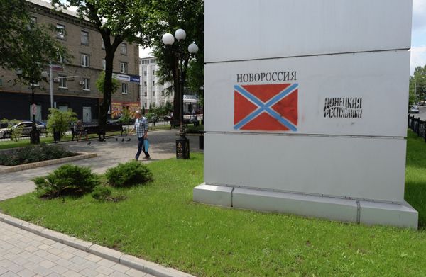 Trilateral Contact Group protocol, signed in Minsk on Friday, entails adoption by Ukraine of a law on special status of eastern regions of Luhansk and Donetsk - Sputnik International