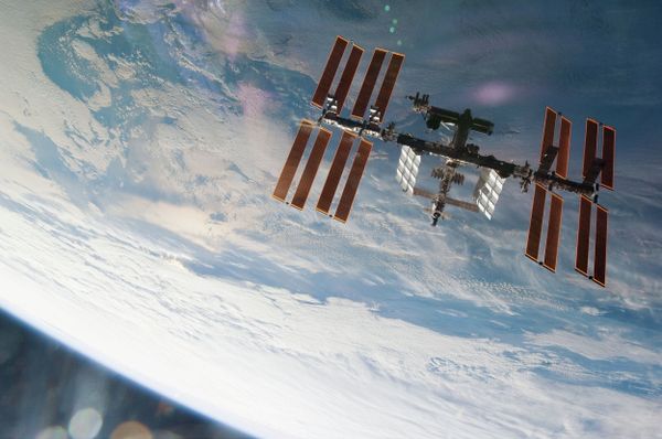 Russian piloted spaceship Soyuz TMA-12M has undocked from the International Space Station (ISS) and is now heading for Earth. - Sputnik International