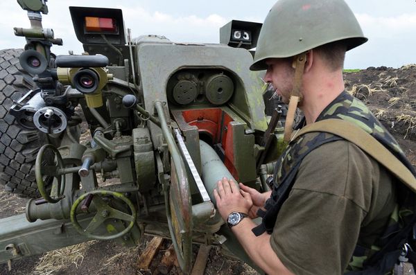 Ukrainian Special Forces continue shelling Donbas, but only to neutralize, press office of the so-called anti-terrorist operation wrote in a statement - Sputnik International