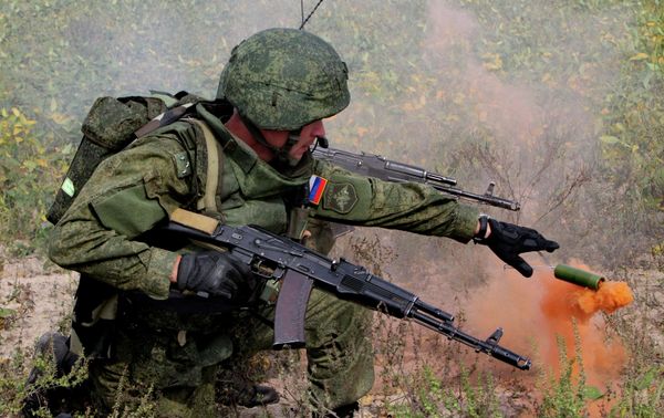 Vostok-2014 Military Exercise Simulates Clashes with Saboteur Commandos - Sputnik International