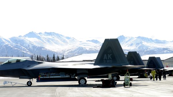US using F-22 Raptor fighters in anti-IS strikes represents marketing opportunity: military aviation expert - Sputnik International
