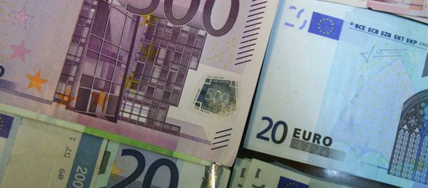 The euro sunk as much as 1.2 percent against the dollar to $1.1864 – its weakest level since March 2006 - Sputnik International