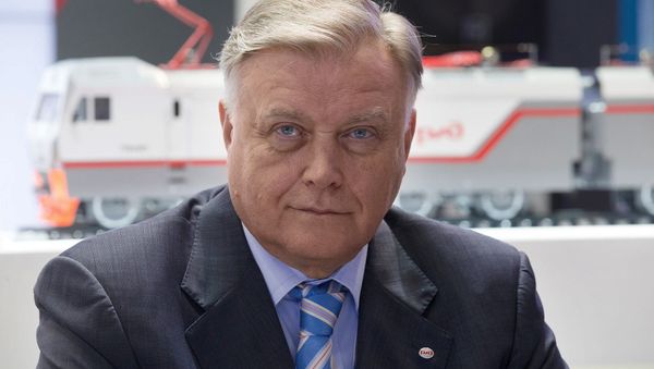 The proposed bridge across the Kerch Strait, which would connect Crimea with mainland Russia, can be adapted to trains moving at a speed of 200 kilometers per hour (124 miles per hour), Russian Railways head Vladimir Yakunin said. - Sputnik International