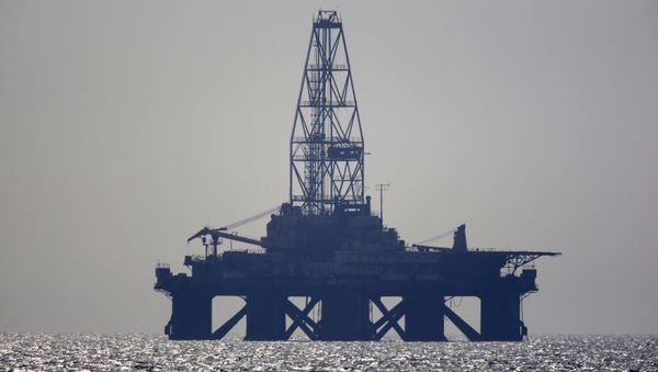 The Canarian authorities, representatives of environmental organizations and leftist movements descended on the building of the Congress of Deputies in Madrid, demanding a ban on exploration of oil and gas off the coast of the Canary Islands. - Sputnik International