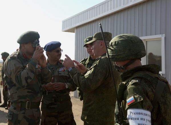 The Indra-2014 Russian-Indian tactical drills began on September 23 and will run through to October 2. - Sputnik International