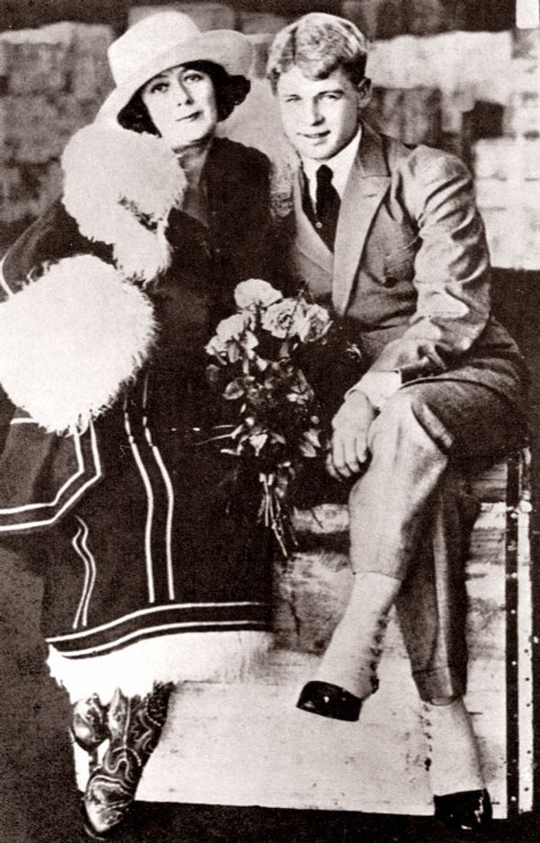 Russia's Favourite Hooligan Poet Sergei Yesenin Russia's Favourite Hooligan Poet Sergei Yesenin - Sputnik International