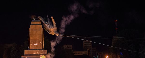 Monument to Lenin toppled in Kharkov Monument to Lenin toppled in Kharkov - Sputnik International