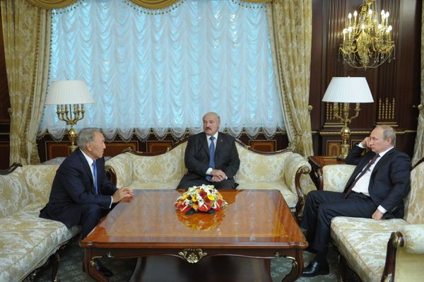 On May 29, Russia, Belarus and Kazakhstan signed the treaty on the creation of the Eurasian Economic Union, which is to enter into force on January 1, 2015. Above (from right to left): President of Russia Vladimir Putin, President of Belarus Alexander Lukashenko and President of Kazakhstan Nursultan Nazarbayev. - Sputnik International