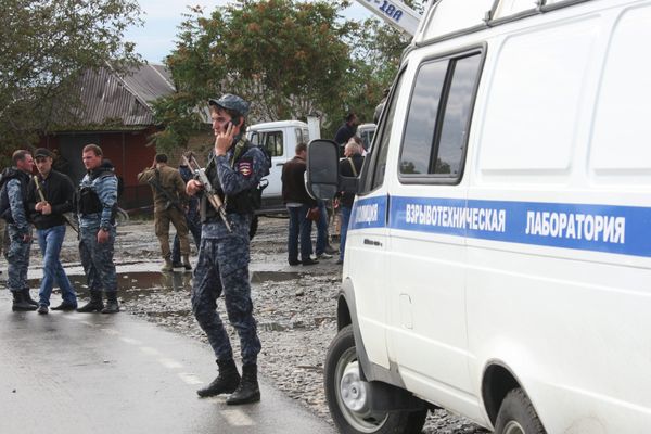 Police officers at the site of the suicide bombing in Grozny. - Sputnik International