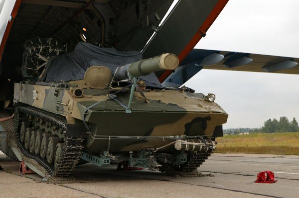 Putin ordered Russian Defense Minister Sergei Shoigu to launch the process of returning troops to regular station after drills in Russia's southern Rostov region - Sputnik International
