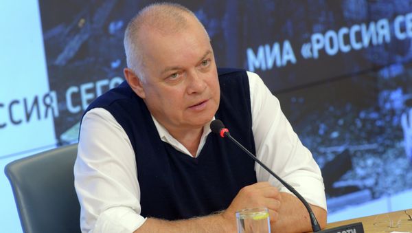 The agreement was signed by Rossiya Segodnya Director General Dmitry Kiselev, CRI Director General Wang Gengnian and People’s Daily Deputy Editor Ma Li. - Sputnik International