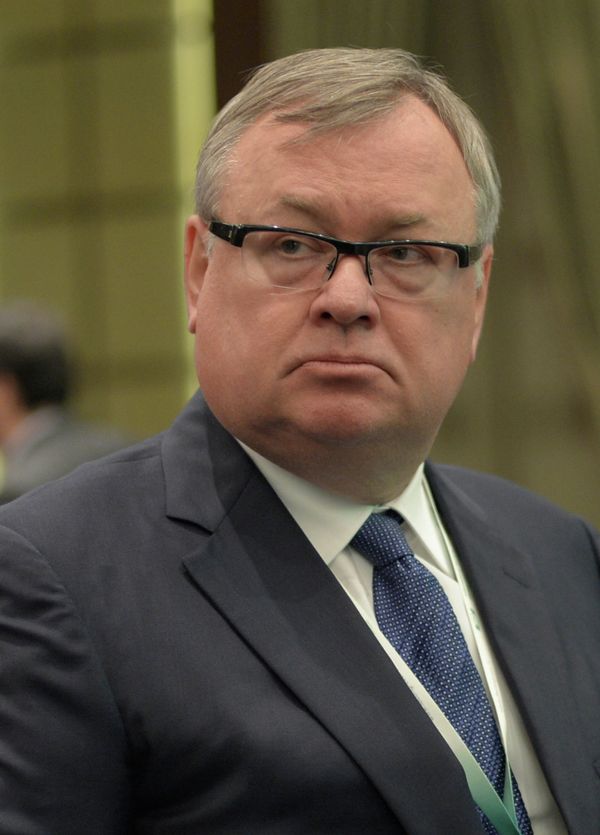 The head of Russia's VTB, the second-largest bank in Russia, has said that the company is reducing its operations in Western Europe slightly as a result of sanctions imposed by the West. - Sputnik International