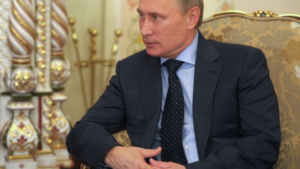 Russian President Vladimir Putin and Ukrainian leader Petro Poroshenko begin meeting during breakfast, organized by Italian Prime Minister Matteo Renzi as part of the 10th Asia-Europe Meeting (ASEM) summit. - Sputnik International