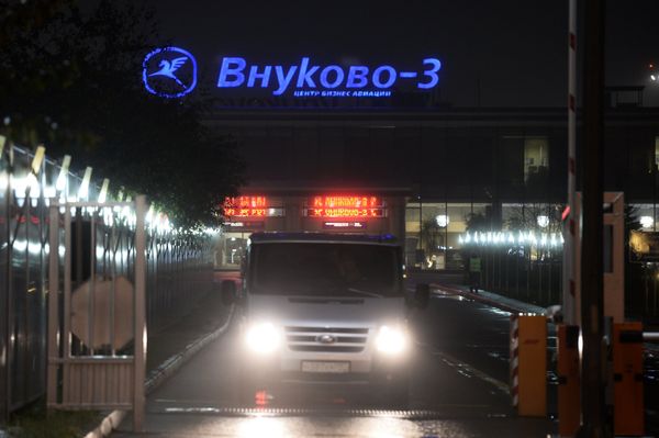 Specialists from the Moscow-based Interstate Aviation Committee (MAK) continue their work at the Vnukovo airport, where CEO of French oil and gas giant Total died when his business jet crashed during takeoff. - Sputnik International