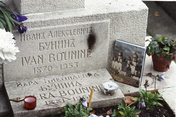 Grave of the Russian poet Ivan Bunin Grave of the Russian poet Ivan Bunin - Sputnik International