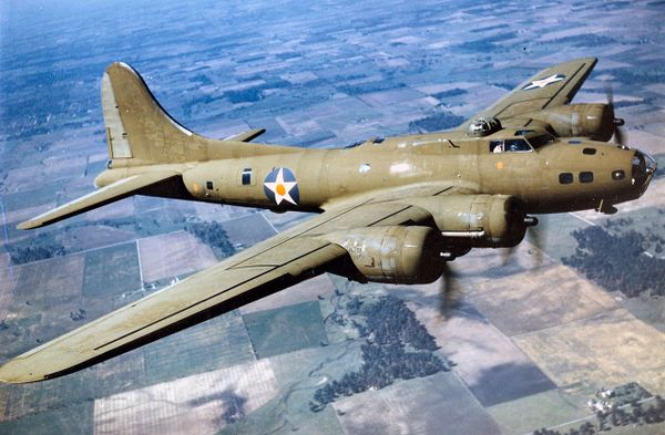 Pilot John Bode proposes a tourist flights on B-17 aircraft for $400. - Sputnik International