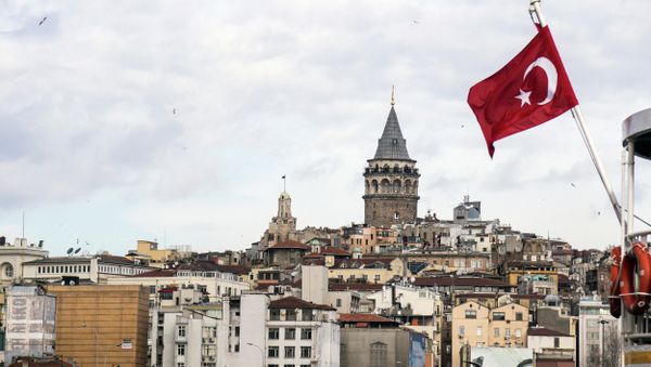Turkish police has reportedly defused two bombs at shopping malls in Instanbul, Turkey. Police have evacuated both malls, before bomb disposal experts defused a bomb in one mall and conducted a controlled explosion of another. - Sputnik International