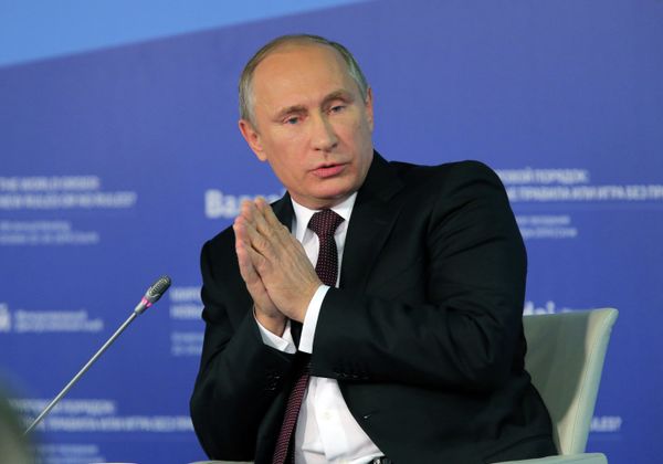 Russian President Vladimir Putin speaks at the wrap-up session of the 11th Meeting of the Valdai Discussion Club in Sochi on October 24, 2014. - Sputnik International