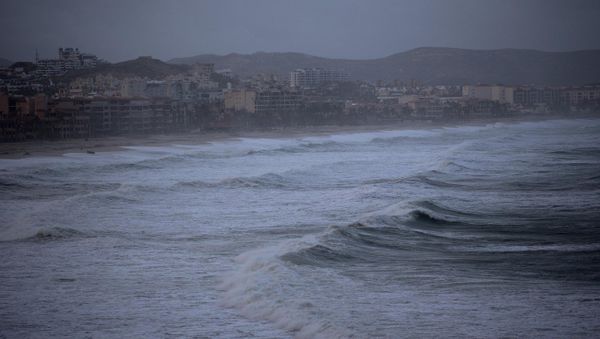 Large waves and heavy clouds near as Tropical Storm Polo approaches San Jose de los Cabos, Mexico, Saturday, Sept. 20, 2014 - Sputnik International