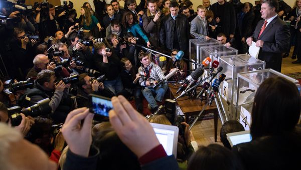 This parliament is certainly going to be less democratic, less free and more irresponsibly extreme than any parliament the Ukrainian people has elected since the collapse of the Soviet Union, veteran US foreign correspondent noted - Sputnik International
